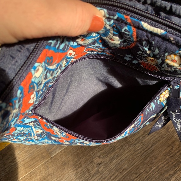 Vera Bradley Crossbody Purse in Navy and Red - Picture 4 of 4